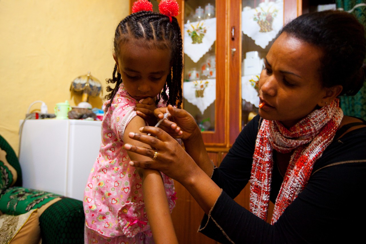 Saba Samuel és az anyja. Saba Etiópiában él és 1-es típusú cukorbetegségben szenved.